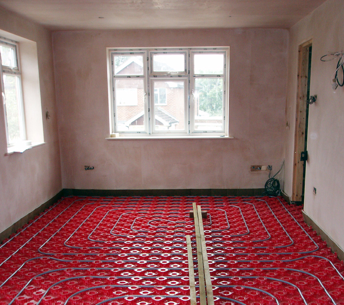 domestic underfloor heating construction of hot water pipes